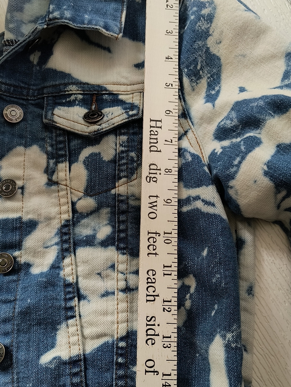 Women's Blue & White Tie-Dye Denim Jacket - Picture 9 of 9
